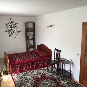 On Maksimova 9 Гостевой дом Алматы